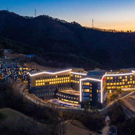 Ramada Hotel & Suite By Wyndham Gangwon Pyeongchang Exterior foto